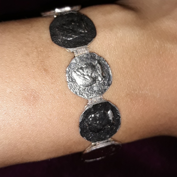 Bracelet..7.5inches..Silver Toned - Picture 9 of 12
